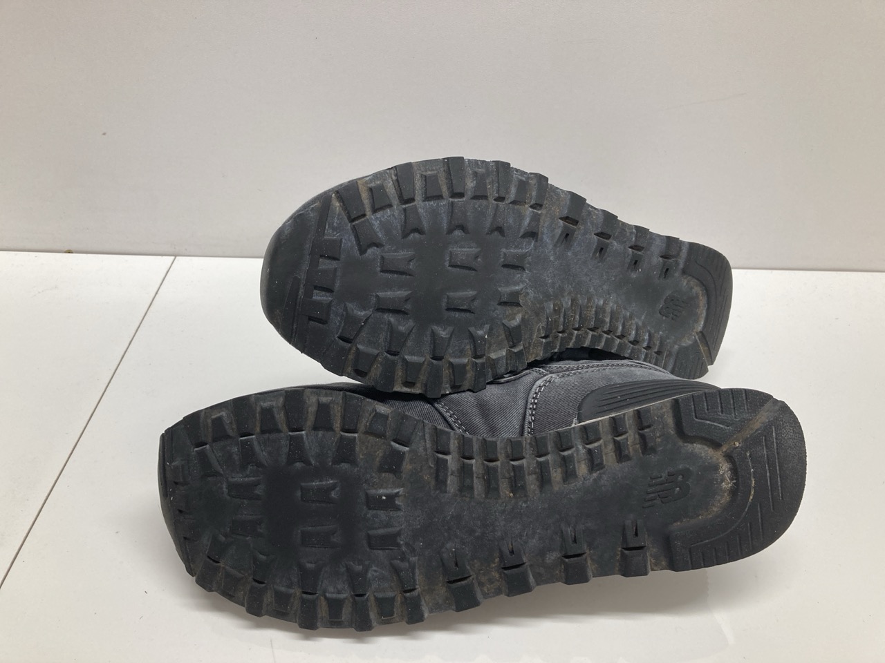 Lot 283  
            Edinburgh SR20 - Delivery Only 

                
NEW BALANCE 574 SNEAKERS IN BLACK DENIM SIZE UK 8.5: LOCATION - TABLE 2