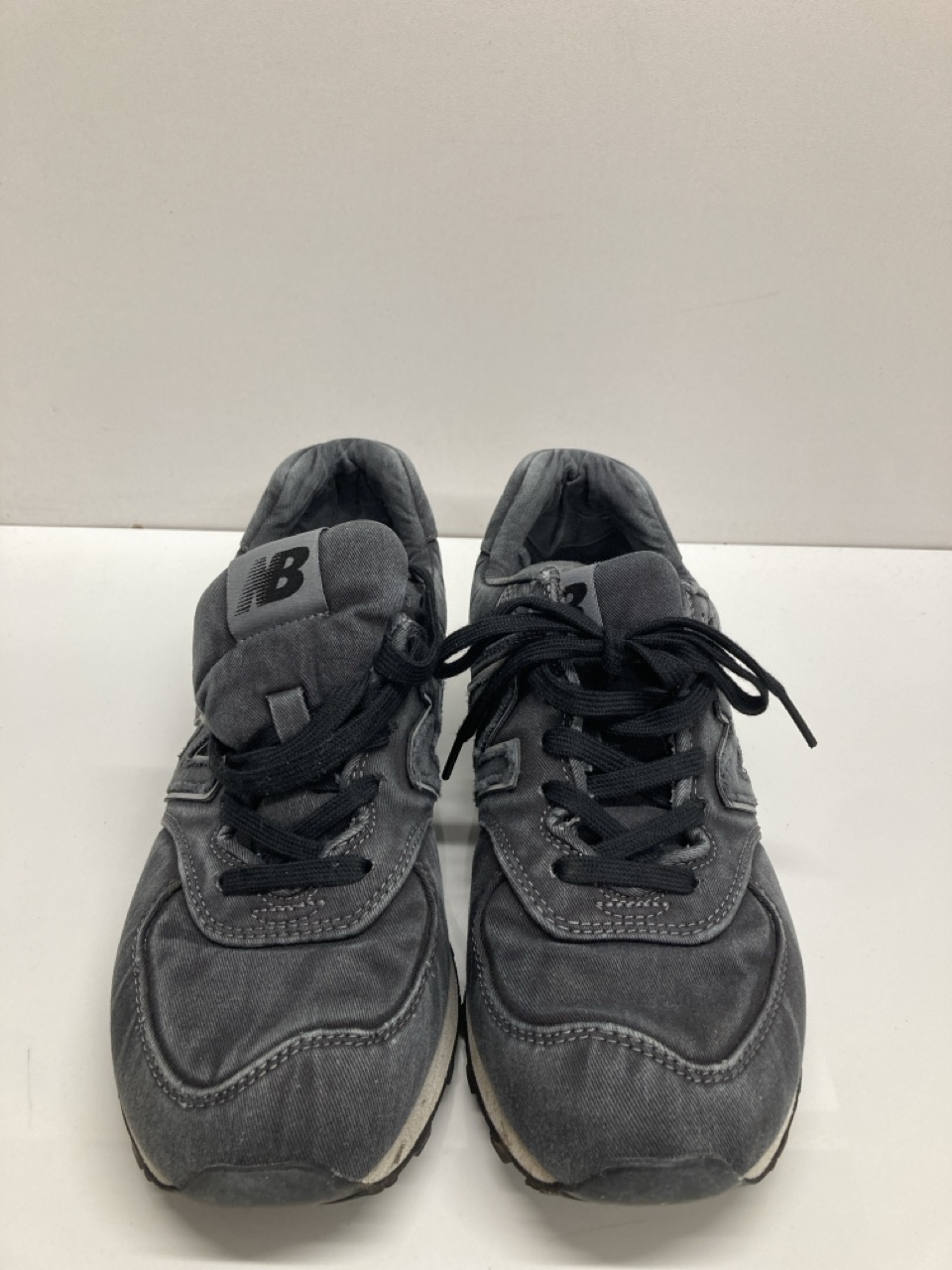 Lot 283  
            Edinburgh SR20 - Delivery Only 

                
NEW BALANCE 574 SNEAKERS IN BLACK DENIM SIZE UK 8.5: LOCATION - TABLE 2