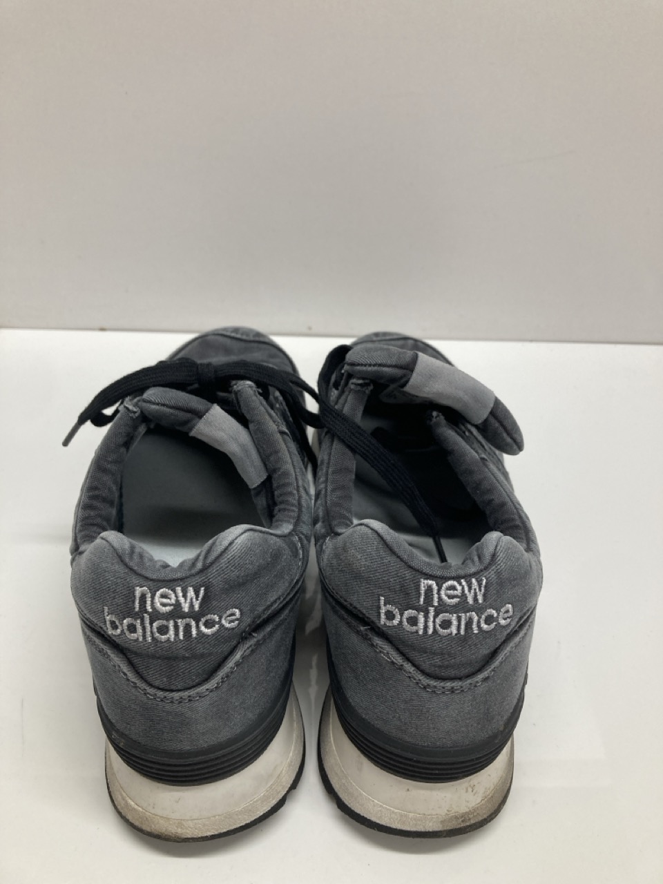 Lot 283  
            Edinburgh SR20 - Delivery Only 

                
NEW BALANCE 574 SNEAKERS IN BLACK DENIM SIZE UK 8.5: LOCATION - TABLE 2