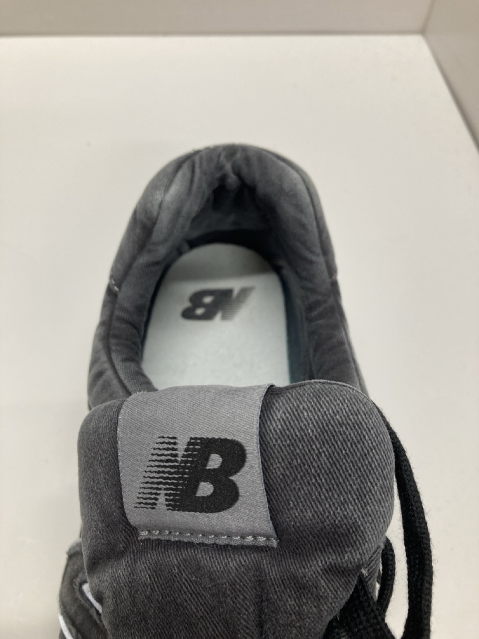 Lot 283  
            Edinburgh SR20 - Delivery Only 

                
NEW BALANCE 574 SNEAKERS IN BLACK DENIM SIZE UK 8.5: LOCATION - TABLE 2