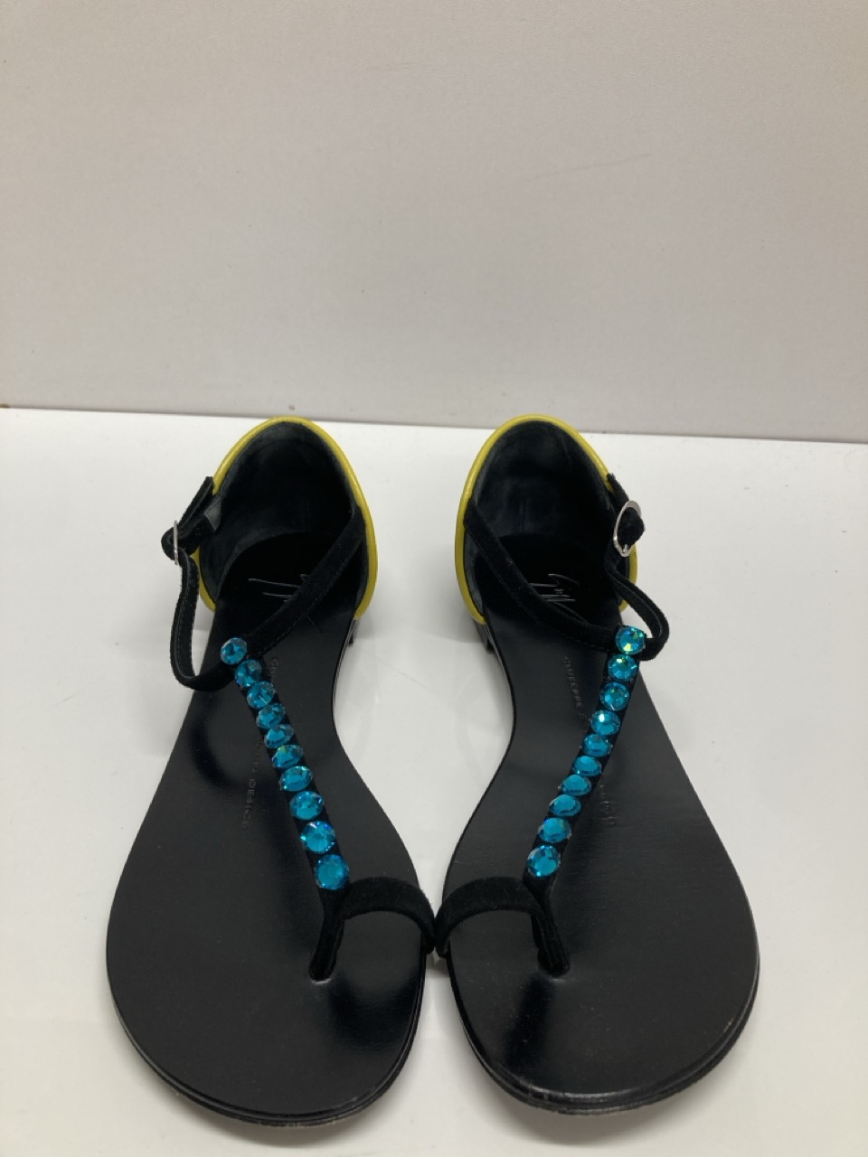 Lot 288  
            Edinburgh SR20 - Delivery Only 

                
GIUSEPPE ZANOTTI CRYSTAL-EMBELLISHED T-STRAP FLAT SANDALS IN MULTICOLOR LEATHER S...