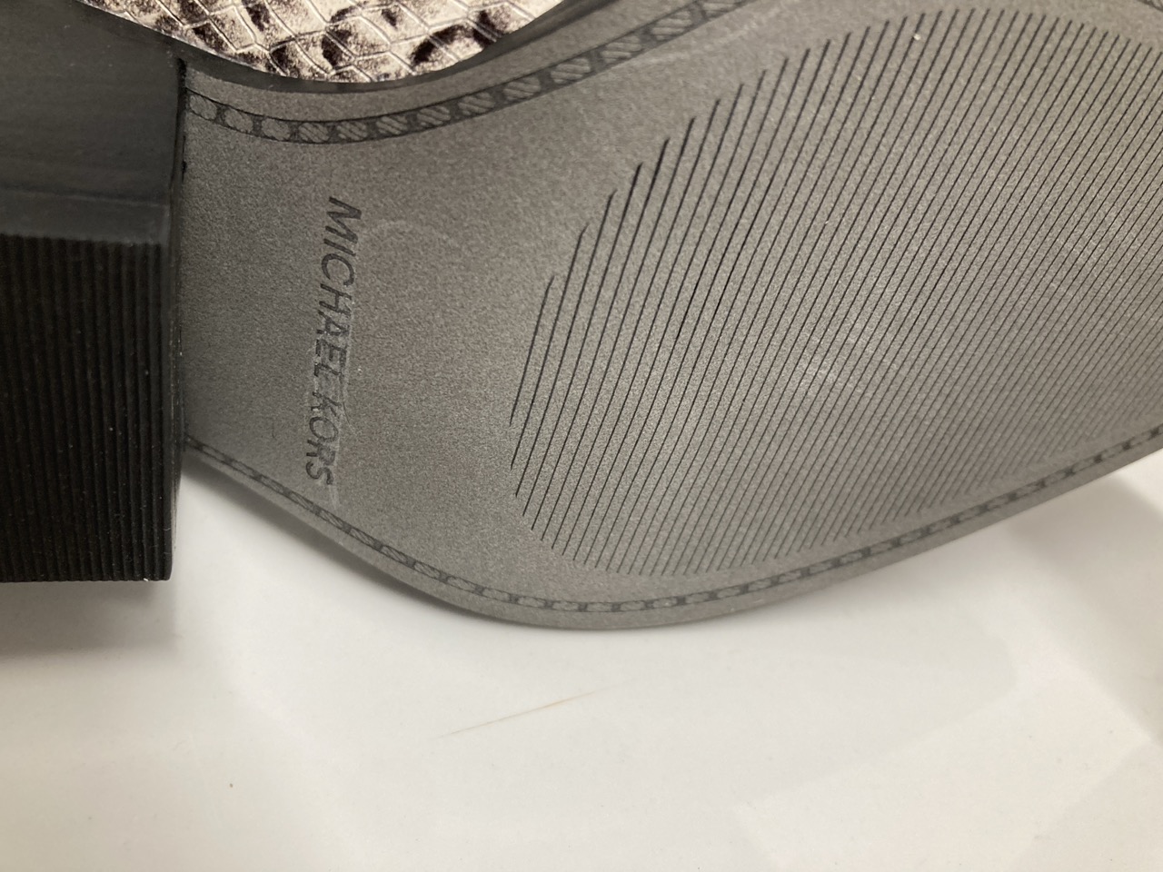 Lot 293  
            Edinburgh SR20 - Delivery Only 

                
MICHAEL MICHAEL KORS SINCLAIR ANKLE BOOTS IN ANIMAL PRINT LEATHER SIZE UK 5: LOCA...