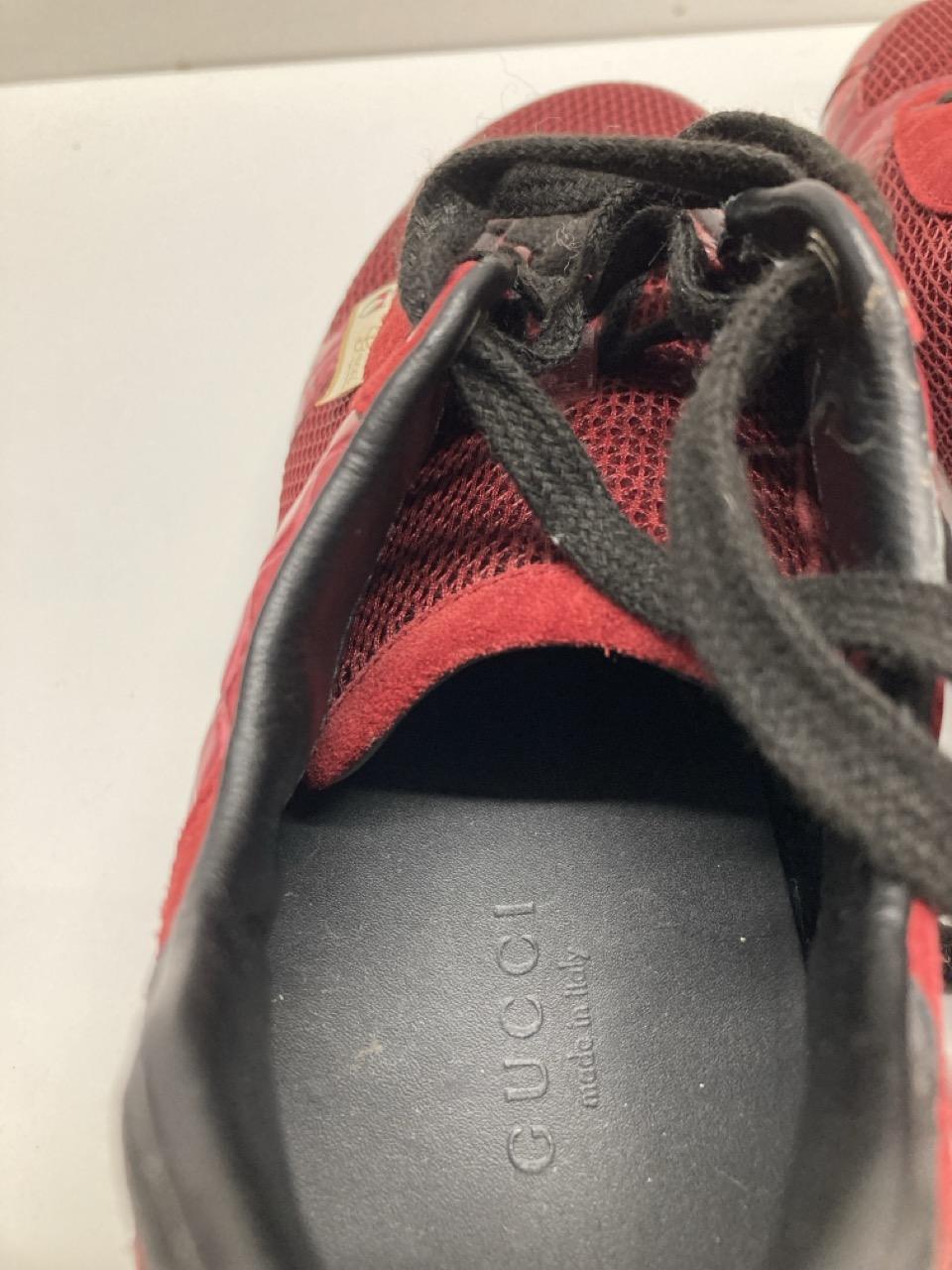 Lot 295  
            Edinburgh SR20 - Delivery Only 

                
GUCCI VINTAGE CROCO-EMBOSSED LOW-TOP SNEAKERS IN RED LEATHER AND MESH NO SIZE: LO...