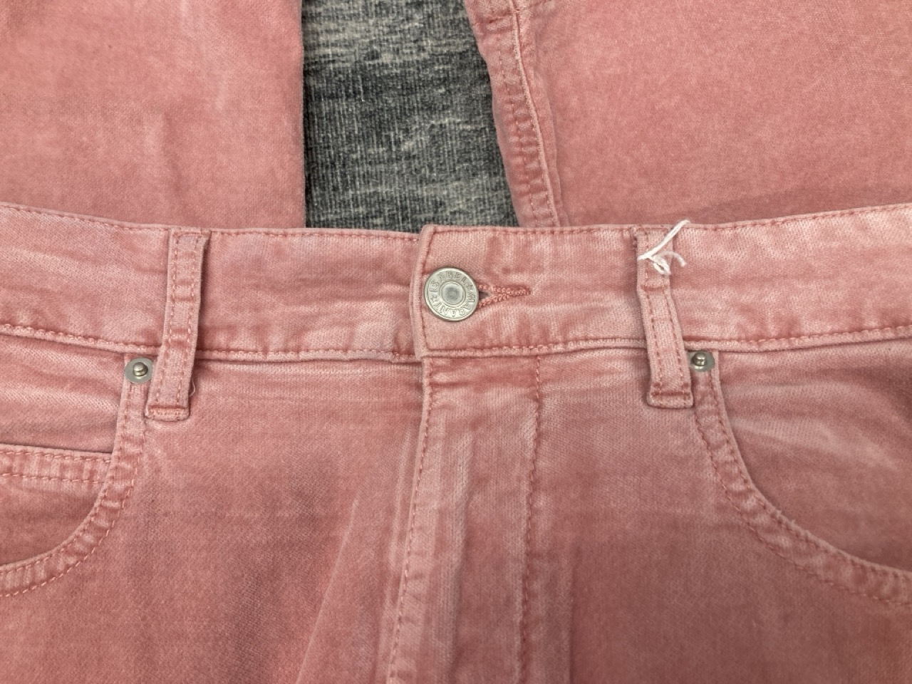 Lot 296  
            Edinburgh SR20 - Delivery Only 

                
ISABEL MARANT REGULAR FIT JEANS IN PINK COTTON DENIM SIZE 36: LOCATION - RAIL 1