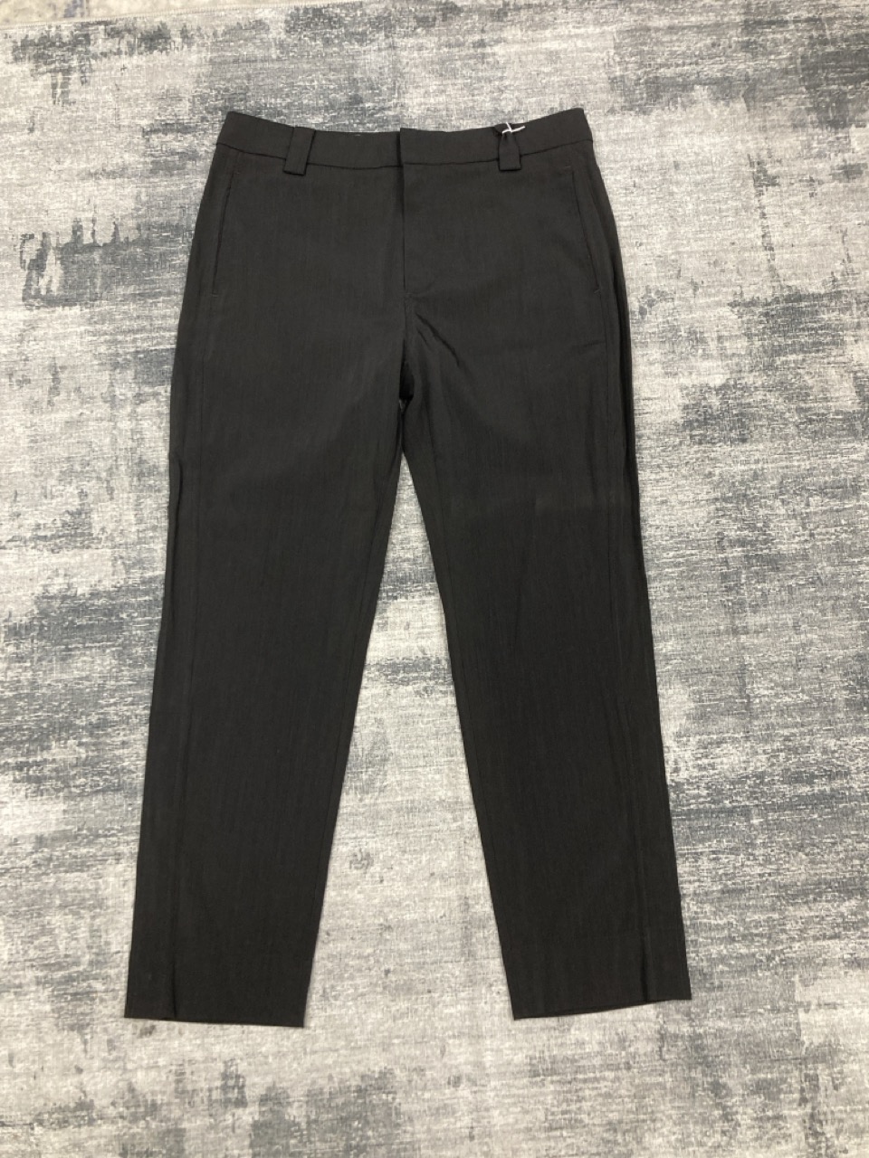 Lot 297  
            Edinburgh SR20 - Delivery Only 

                
GANNI REGULAR FIT CROPPED TROUSERS IN BLACK VISCOSE SIZE 42: LOCATION - RAIL 1