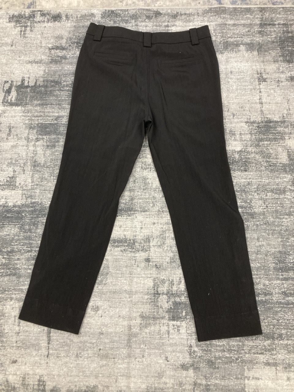 Lot 297  
            Edinburgh SR20 - Delivery Only 

                
GANNI REGULAR FIT CROPPED TROUSERS IN BLACK VISCOSE SIZE 42: LOCATION - RAIL 1