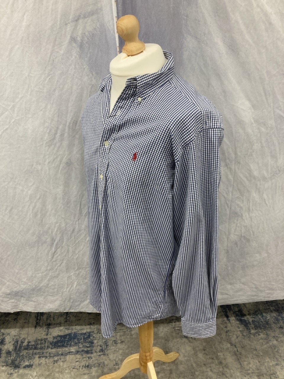 Lot 298  
            Edinburgh SR20 - Delivery Only 

                
POLO RALPH LAUREN GINGHAM CHECK SHIRT IN BLUE OXFORD COTTON SIZE 39: LOCATION - R...