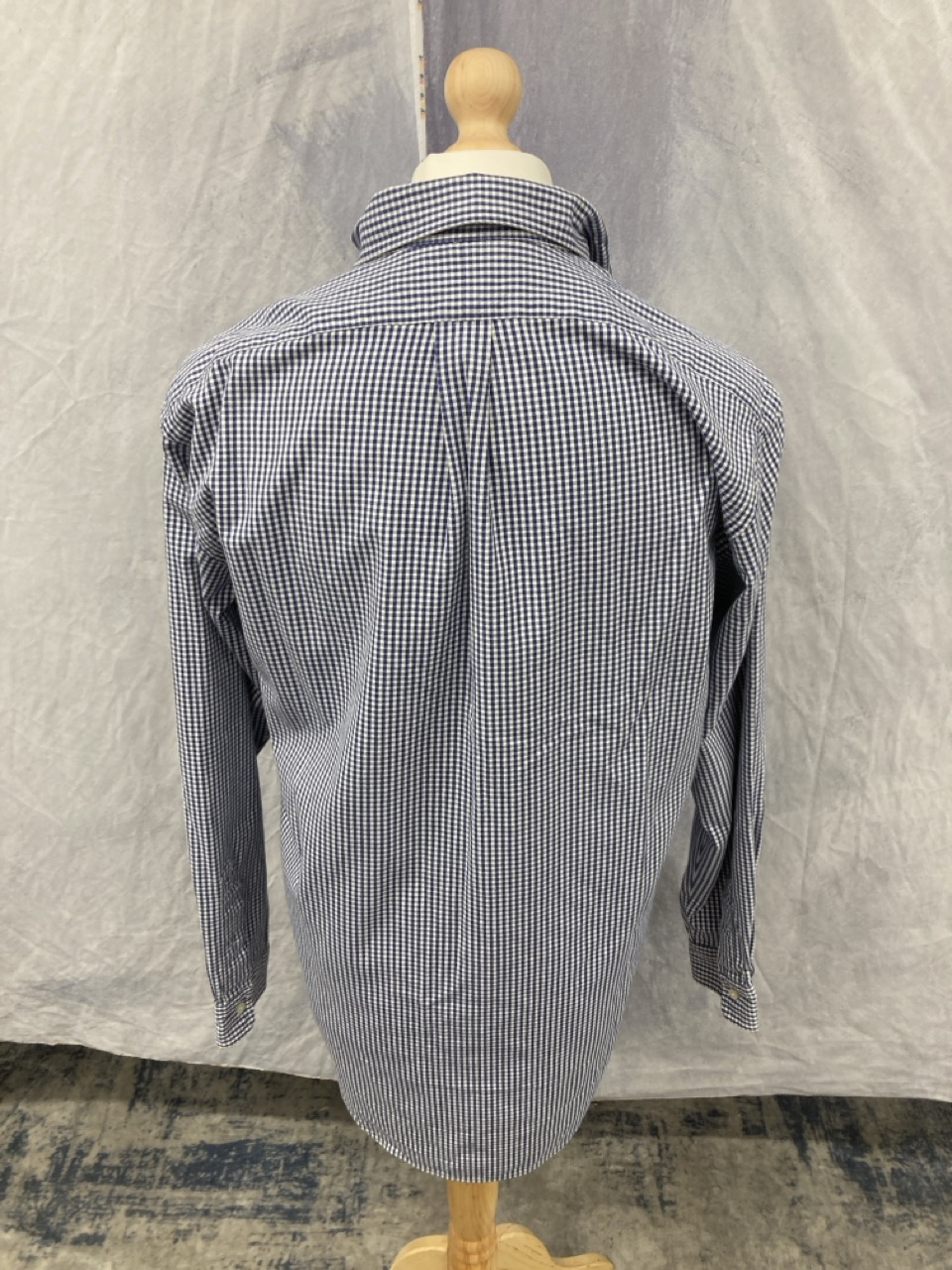 Lot 298  
            Edinburgh SR20 - Delivery Only 

                
POLO RALPH LAUREN GINGHAM CHECK SHIRT IN BLUE OXFORD COTTON SIZE 39: LOCATION - R...