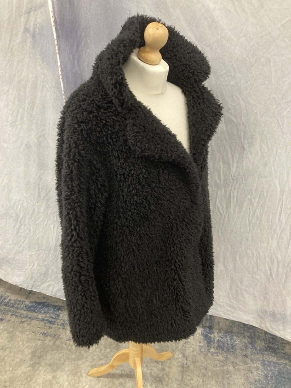 Lot 299  
            Edinburgh SR20 - Delivery Only 

                
SANDRO PARIS FAUX FUR COAT IN BLACK ACRYLIC SIZE 2: LOCATION - RAIL 1