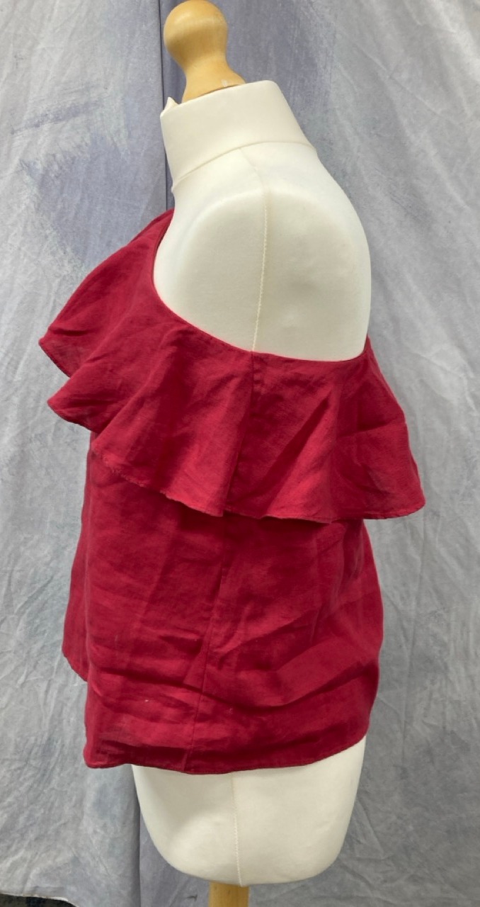 Lot 2  
            Edinburgh SR20 - Delivery Only 

                
ISABEL MARANT THOM ONE-SHOULDER TOP IN RED LINEN ( NO SIZE ): LOCATION - RAIL 3