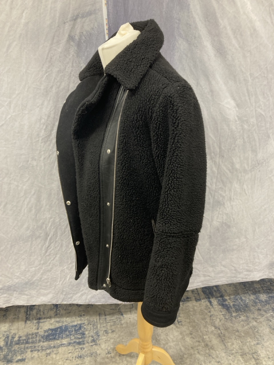 Lot 300  
            Edinburgh SR20 - Delivery Only 

                
SANDRO PARIS SHEARLING BIKER COAT IN BLACK WOOL SIZE 36: LOCATION - RAIL 1