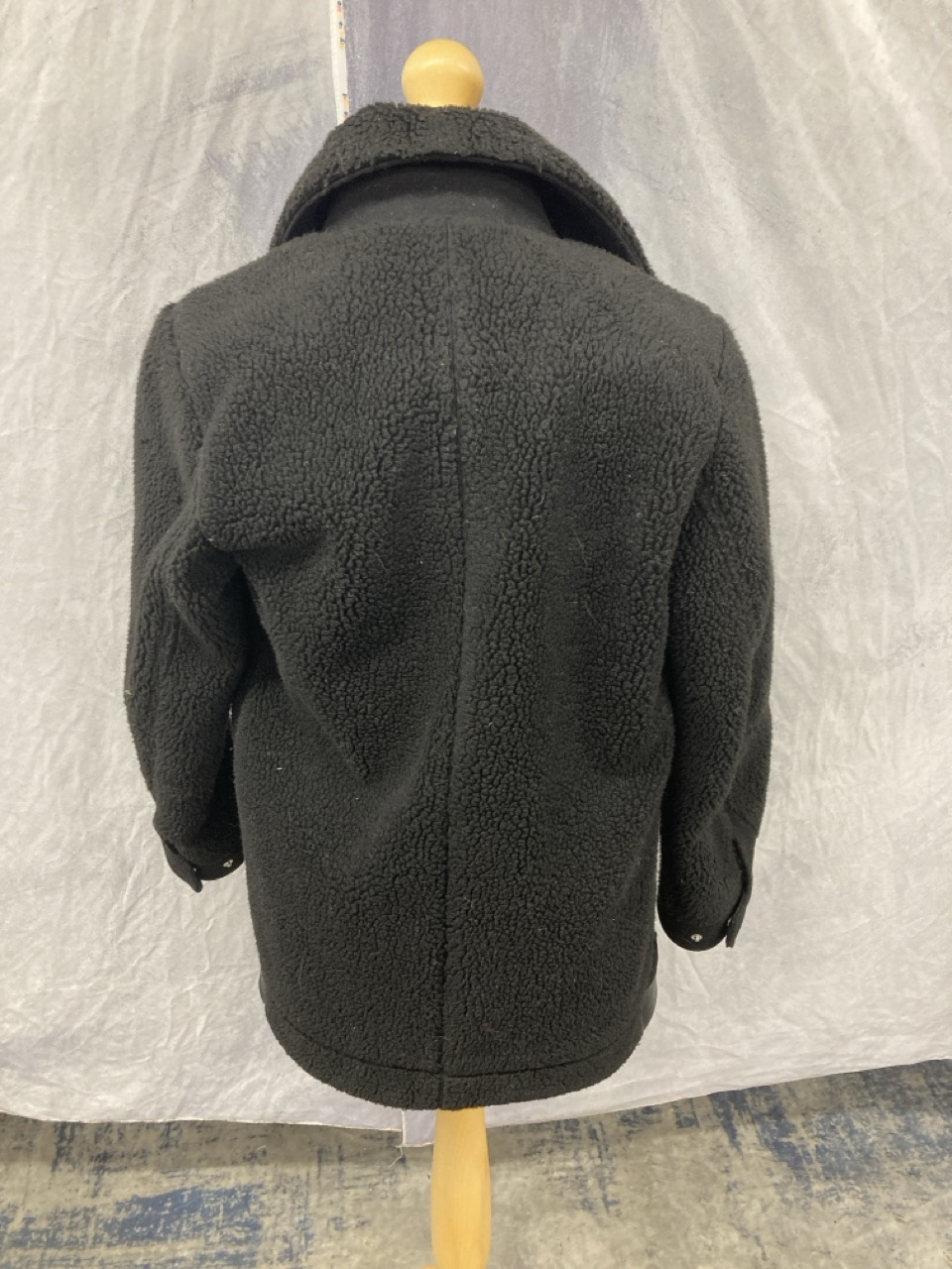 Lot 300  
            Edinburgh SR20 - Delivery Only 

                
SANDRO PARIS SHEARLING BIKER COAT IN BLACK WOOL SIZE 36: LOCATION - RAIL 1