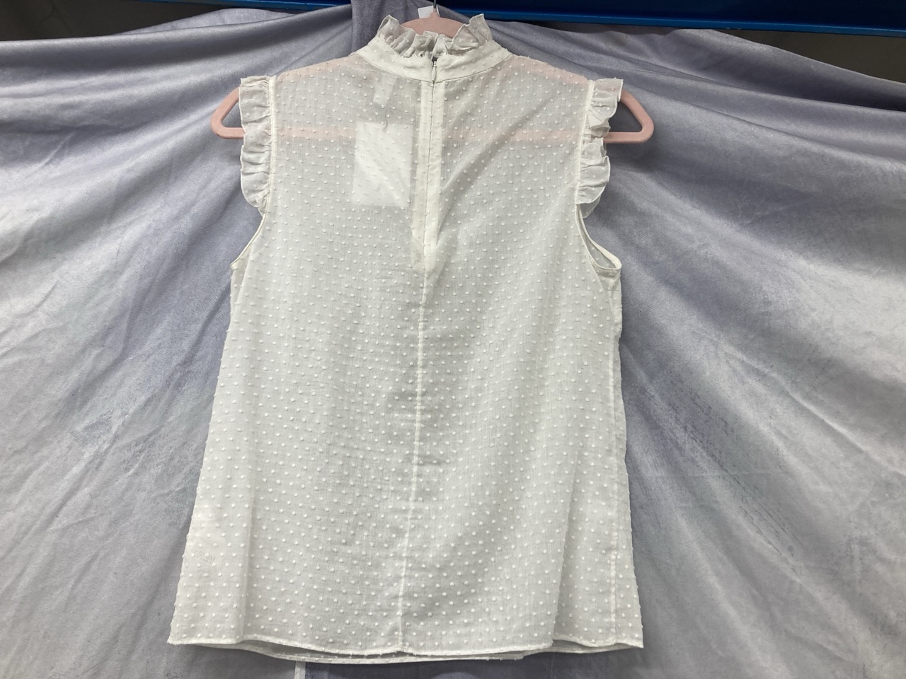 Lot 304  
            Edinburgh SR20 - Delivery Only 

                
ERDEM RUFFLED SLEEVELESS BLOUSE IN WHITE COTTON NO SIZE : LOCATION - RAIL 1