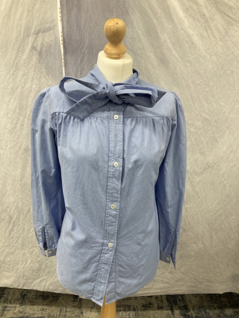 Lot 305  
            Edinburgh SR20 - Delivery Only 

                
GOLDEN GOOSE TIE-NECK SHIRT IN BLUE COTTON NO SIZE : LOCATION - RAIL 1