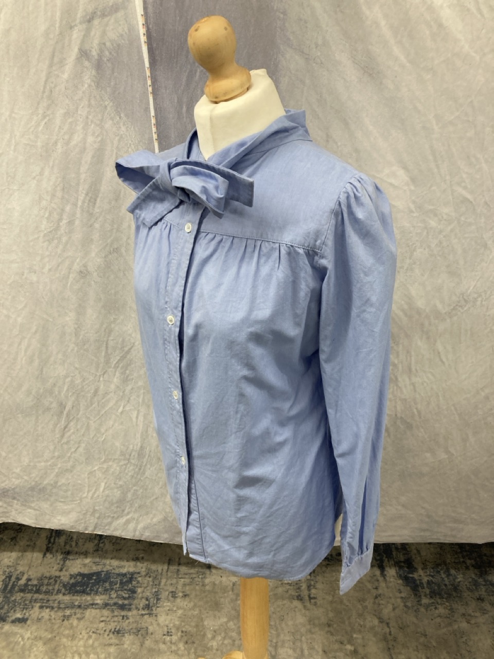 Lot 305  
            Edinburgh SR20 - Delivery Only 

                
GOLDEN GOOSE TIE-NECK SHIRT IN BLUE COTTON NO SIZE : LOCATION - RAIL 1