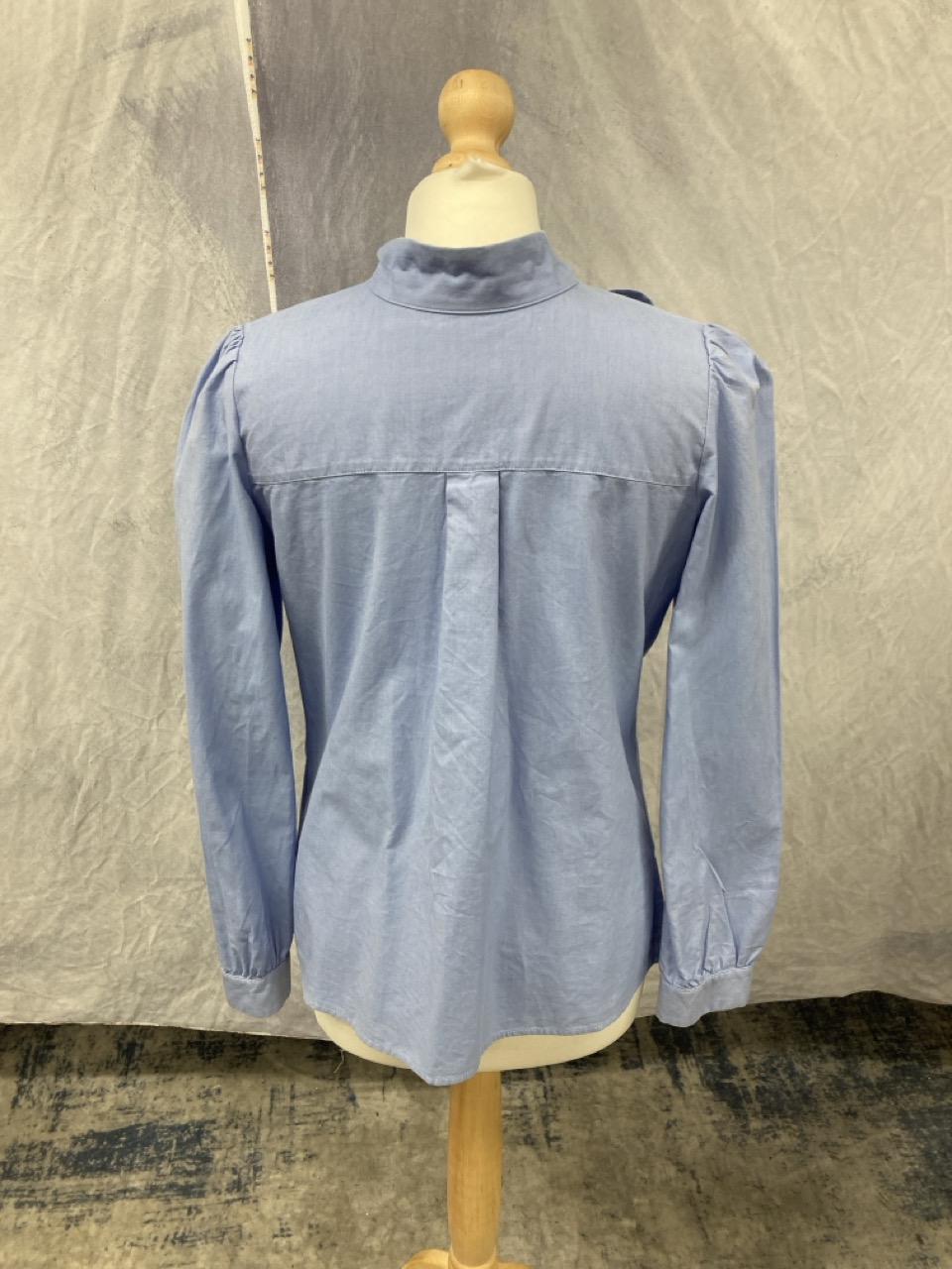 Lot 305  
            Edinburgh SR20 - Delivery Only 

                
GOLDEN GOOSE TIE-NECK SHIRT IN BLUE COTTON NO SIZE : LOCATION - RAIL 1
