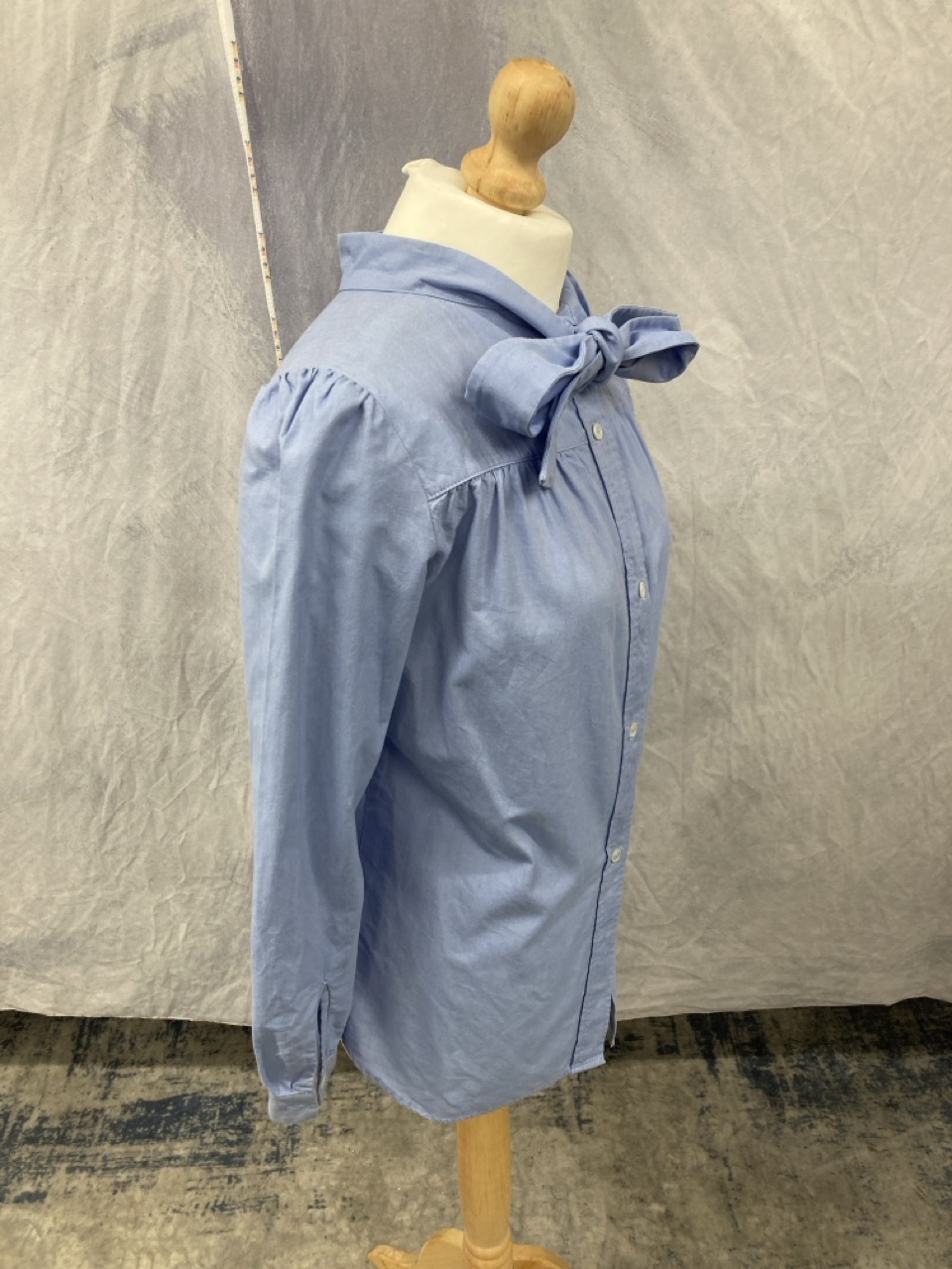 Lot 305  
            Edinburgh SR20 - Delivery Only 

                
GOLDEN GOOSE TIE-NECK SHIRT IN BLUE COTTON NO SIZE : LOCATION - RAIL 1