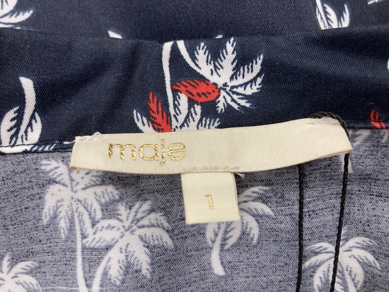 Lot 306  
            Edinburgh SR20 - Delivery Only 

                
MAJE RAWANE PALM-PRINT LONG-SLEEVE MIDI DRESS IN NAVY BLUE SILK SIZE 1: LOCATION ...