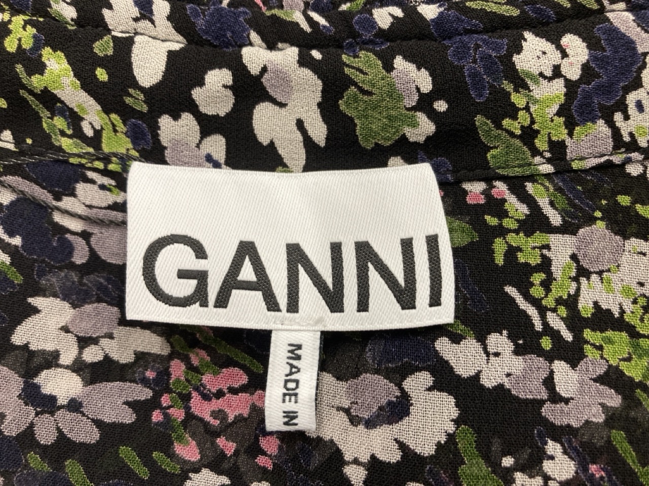 Lot 307  
            Edinburgh SR20 - Delivery Only 

                
GANNI GEORGETTE DRESS IN FLORAL PRINT VISCOSE SIZE 36: LOCATION - RAIL 1