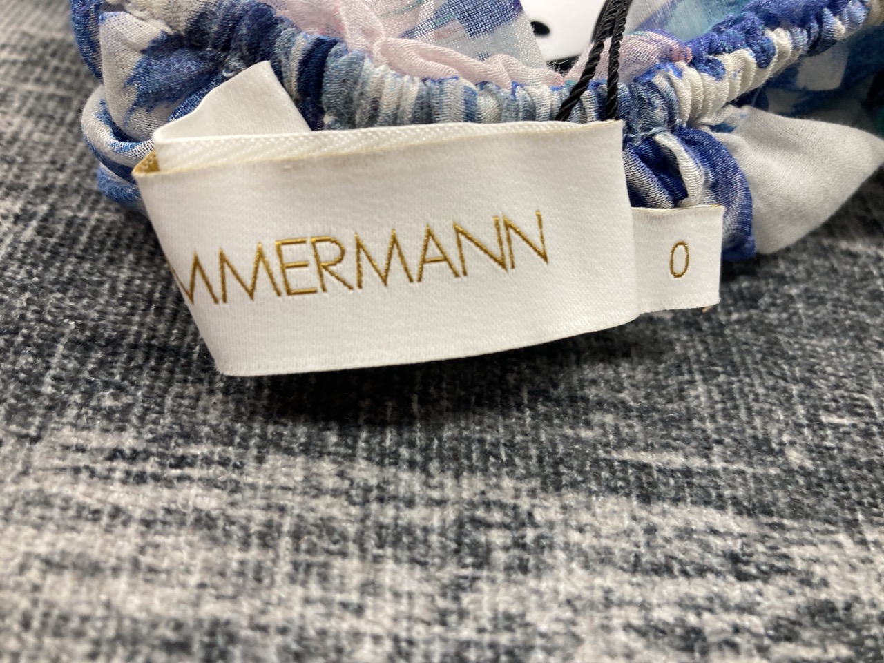 Lot 308  
            Edinburgh SR20 - Delivery Only 

                
ZIMMERMANN FLORAL BLOUSE SIZE 0: LOCATION - RAIL 1