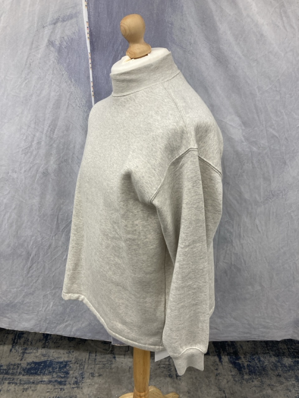 Lot 311  
            Edinburgh SR20 - Delivery Only 

                
FEAR OF GOD ESSENTIALS LOGO-FLOCKED JERSEY MOCK-NECK SWEATSHIRT IN CREAM COTTON S...