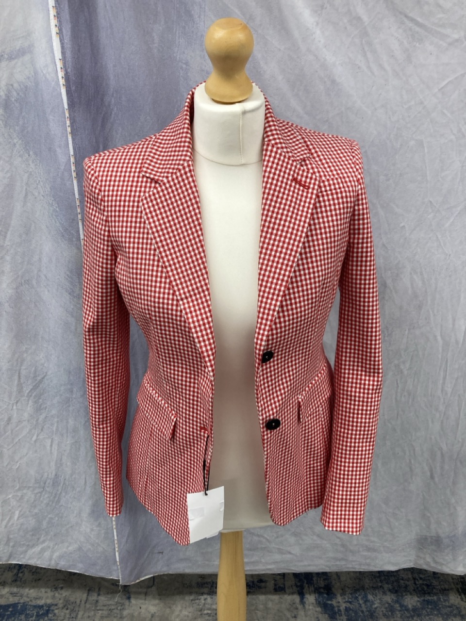 Lot 313  
            Edinburgh SR20 - Delivery Only 

                
ALTUZARRA GINGHAM BLAZER IN RED COTTON SIZE 36: LOCATION - RAIL 1