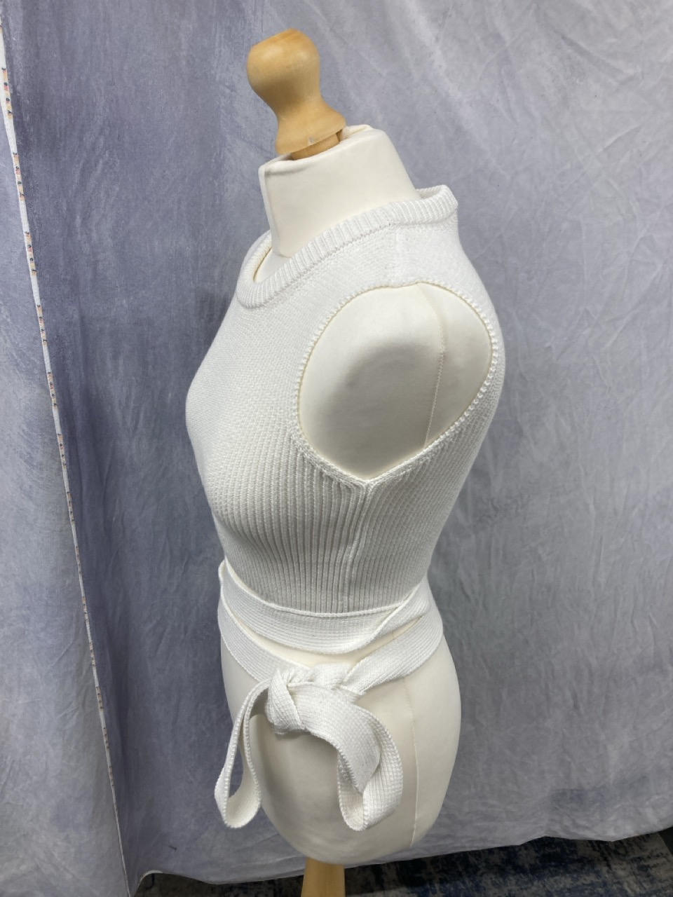 Lot 314  
            Edinburgh SR20 - Delivery Only 

                
RED VALENTINO GARAVANI KNIT TOP SIZE S: LOCATION - RAIL 1