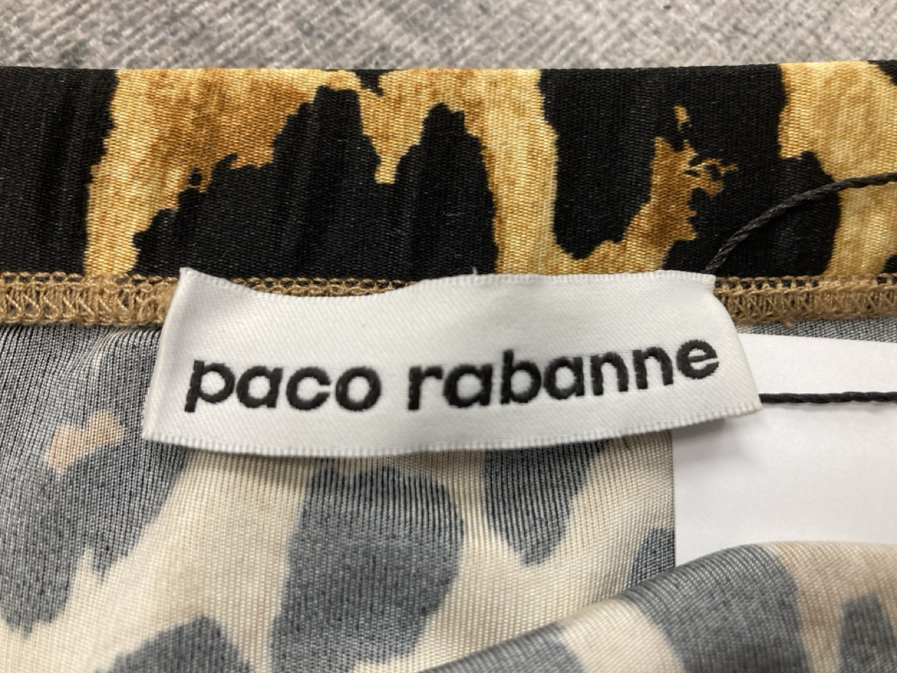 Lot 315  
            Edinburgh SR20 - Delivery Only 

                
PACO RABANNE ANIMAL PRINT SKIRT NO SIZE: LOCATION - RAIL 1