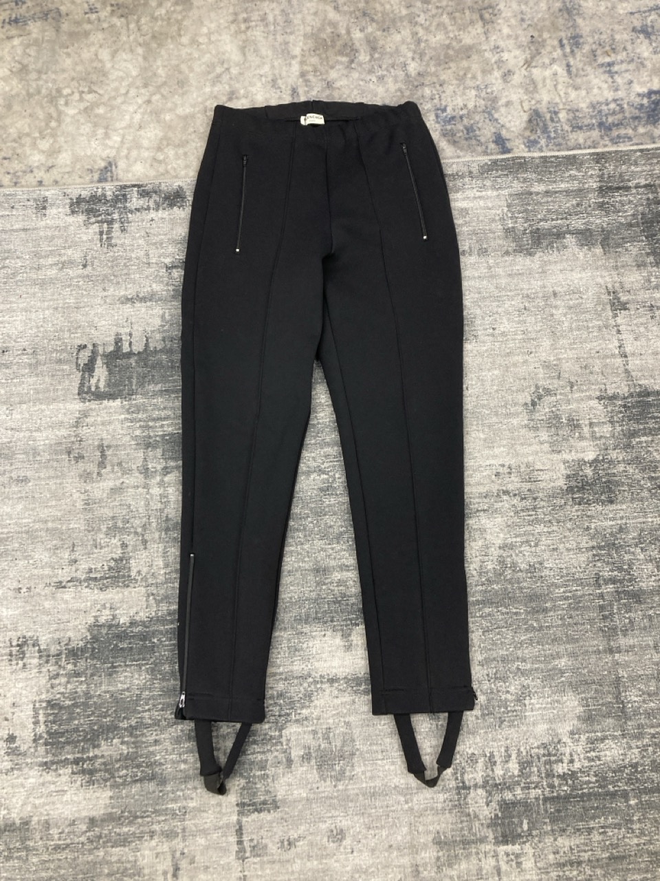 Lot 316  
            Edinburgh SR20 - Delivery Only 

                
BALENCIAGA STIR UP WITH ZIPPED POCKETS PANTS IN BLACK NEOPRENE SIZE M: LOCATION -...