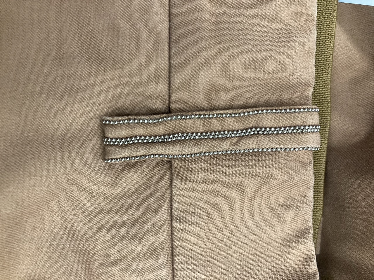 Lot 317  
            Edinburgh SR20 - Delivery Only 

                
BRUNELLO CUCINELLI CROPPED TROUSERS IN BROWN COTTON SIZE 40: LOCATION - RAIL 1