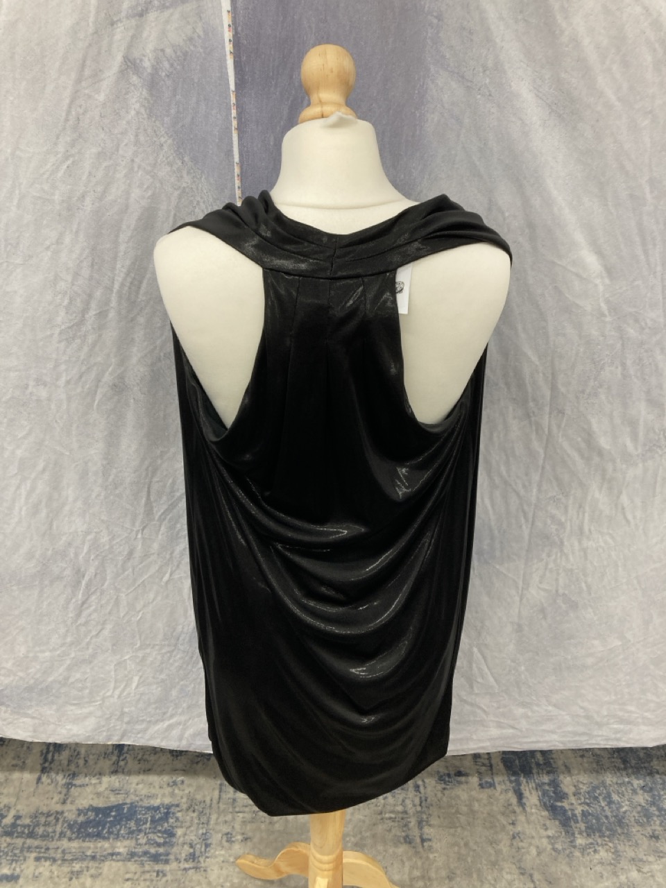 Lot 319  
            Edinburgh SR20 - Delivery Only 

                
DIANE VON FURSTENBERG MINI COWL NECK DRESS IN BLACK POLYESTER SIZE 4: LOCATION - ...