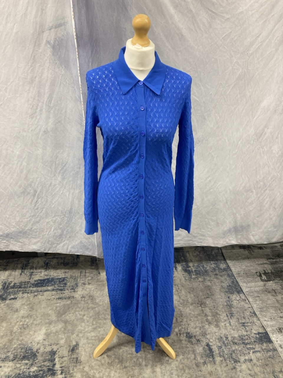 Lot 31  
            Edinburgh SR20 - Delivery Only 

                
MAJE MALINE KNIT SHIRTDRESS IN BLUE VISCOSE SIZE 2: LOCATION - RAIL 3