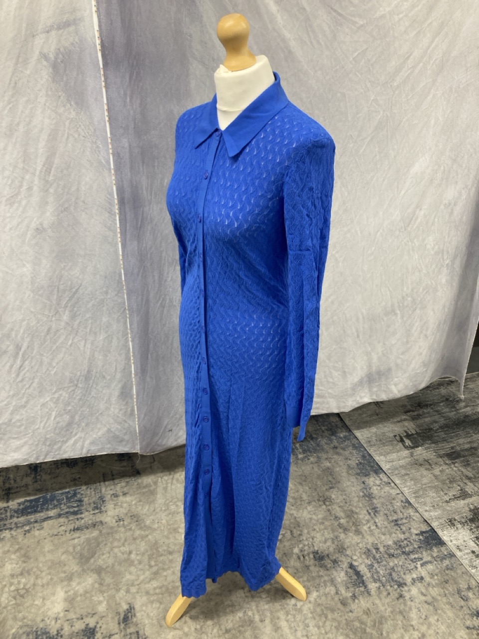 Lot 31  
            Edinburgh SR20 - Delivery Only 

                
MAJE MALINE KNIT SHIRTDRESS IN BLUE VISCOSE SIZE 2: LOCATION - RAIL 3