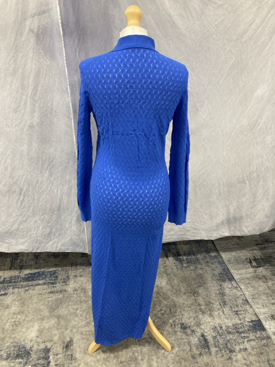 Lot 31  
            Edinburgh SR20 - Delivery Only 

                
MAJE MALINE KNIT SHIRTDRESS IN BLUE VISCOSE SIZE 2: LOCATION - RAIL 3