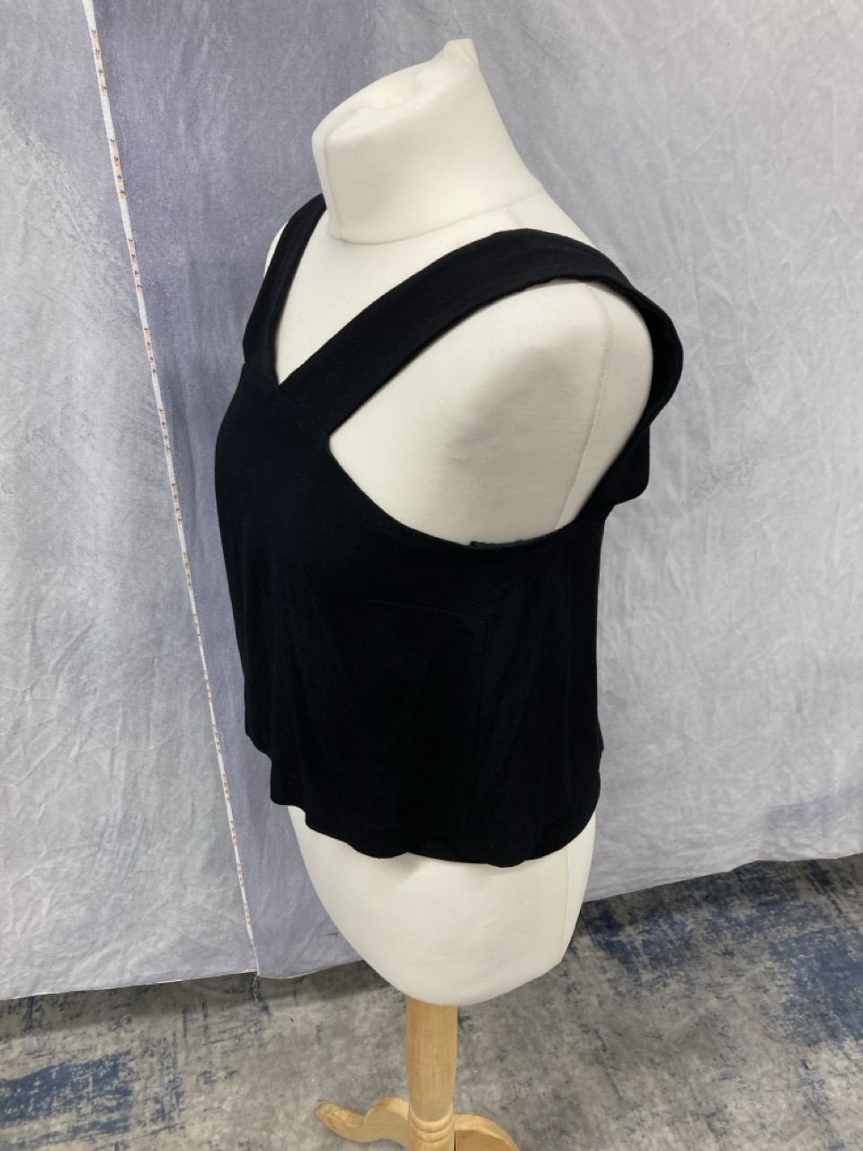 Lot 321  
            Edinburgh SR20 - Delivery Only 

                
SANDRO PARIS RIGOLO MINI DRESS IN BLACK VISCOSE SIZE 1: LOCATION - RAIL 1