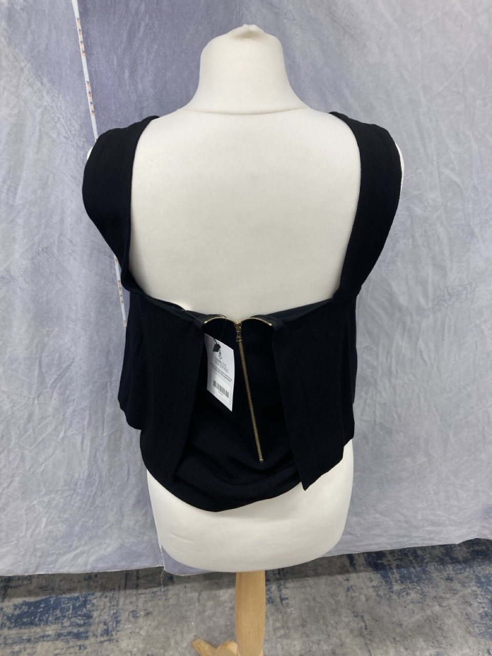 Lot 321  
            Edinburgh SR20 - Delivery Only 

                
SANDRO PARIS RIGOLO MINI DRESS IN BLACK VISCOSE SIZE 1: LOCATION - RAIL 1