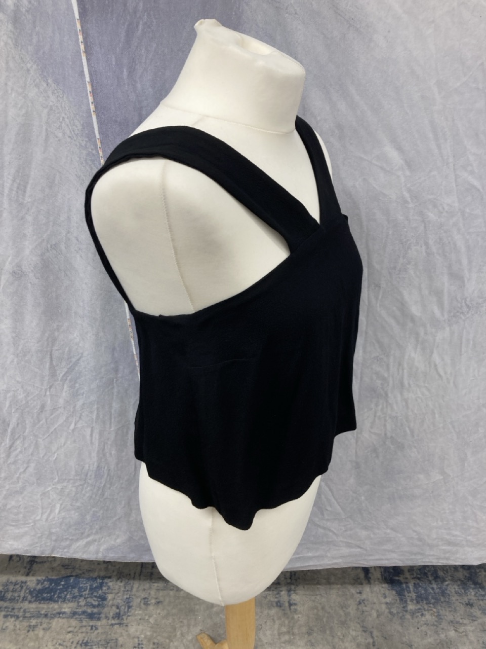 Lot 321  
            Edinburgh SR20 - Delivery Only 

                
SANDRO PARIS RIGOLO MINI DRESS IN BLACK VISCOSE SIZE 1: LOCATION - RAIL 1