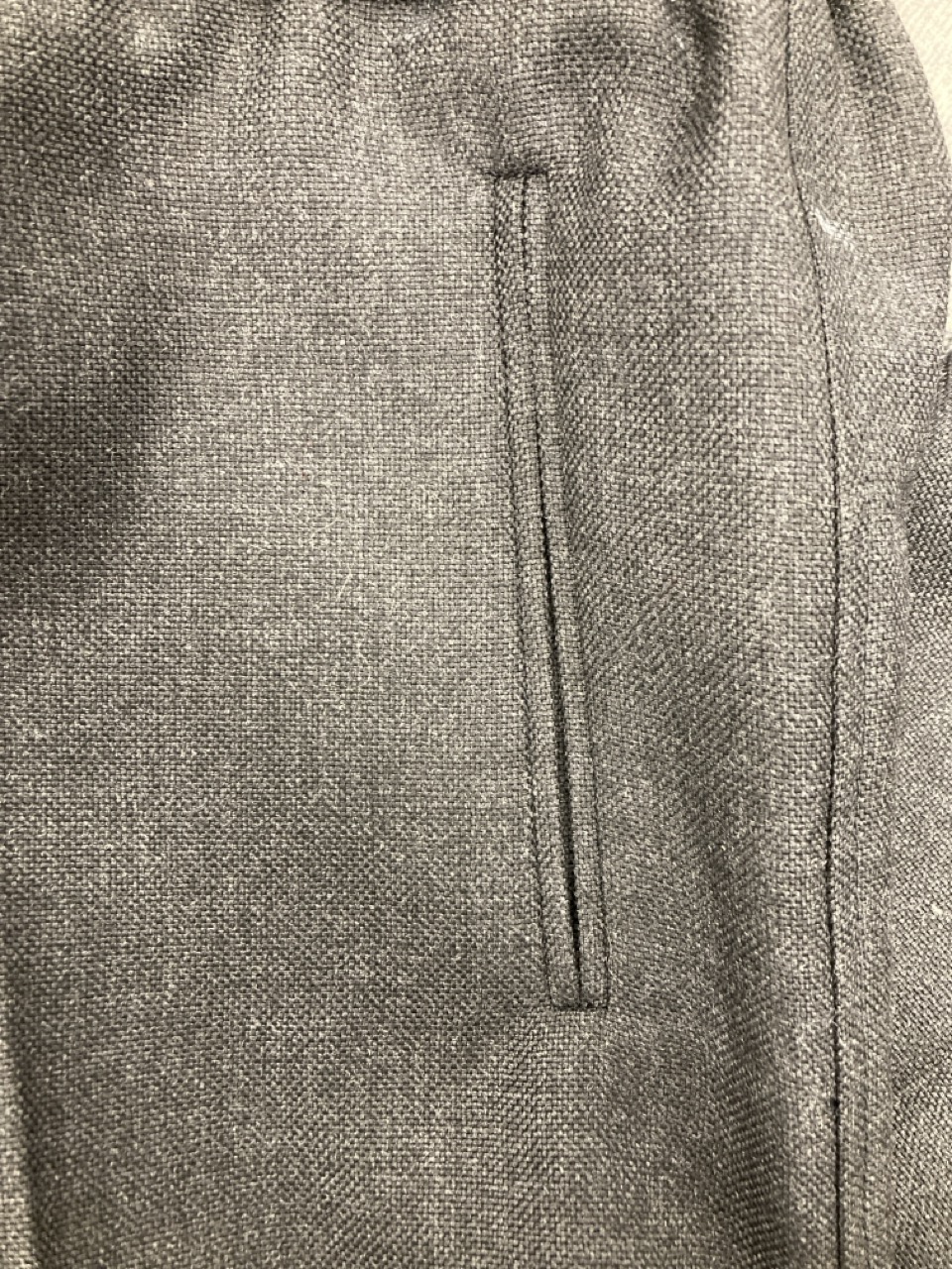 Lot 322  
            Edinburgh SR20 - Delivery Only 

                
GANNI CUFFED PANTS IN BLACK WOOL SIZE 36: LOCATION - RAIL 1