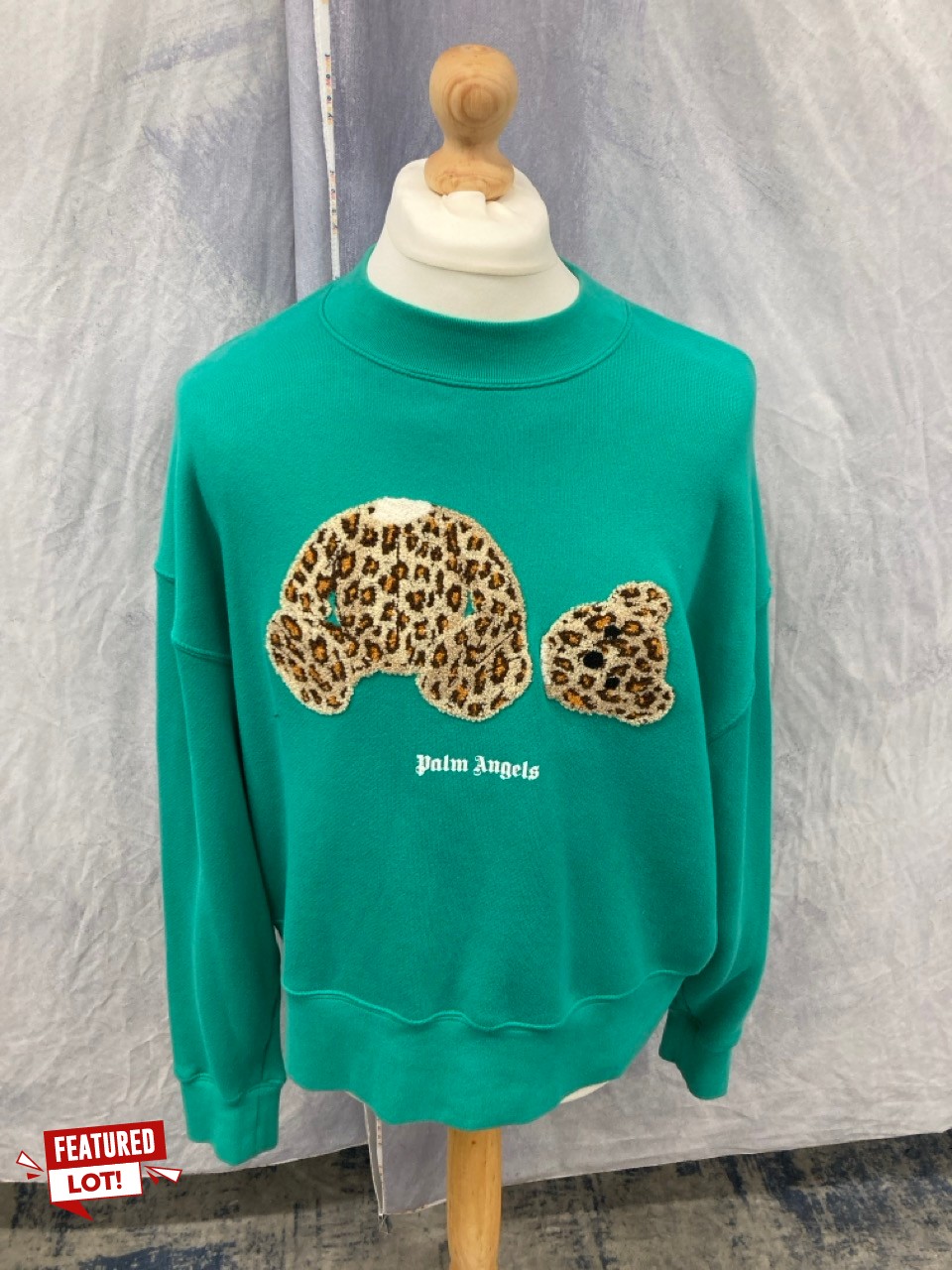 Lot 326  
            Edinburgh SR20 - Delivery Only 

                
PALM ANGELS LEOPARD BEAR SWEATSHIRT IN GREEN COTTON SIZE XS: LOCATION - RAIL 1