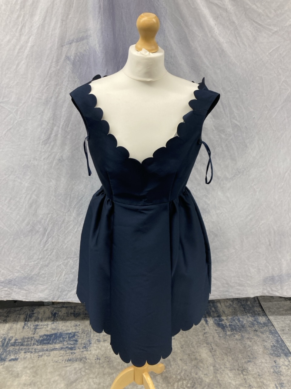 Lot 32  
            Edinburgh SR20 - Delivery Only 

                
RED VALENTINO GARAVANI SLEEVELESS SCALLOPED V-NECK MINI DRESS IN NAVY BLUE POLYES...
