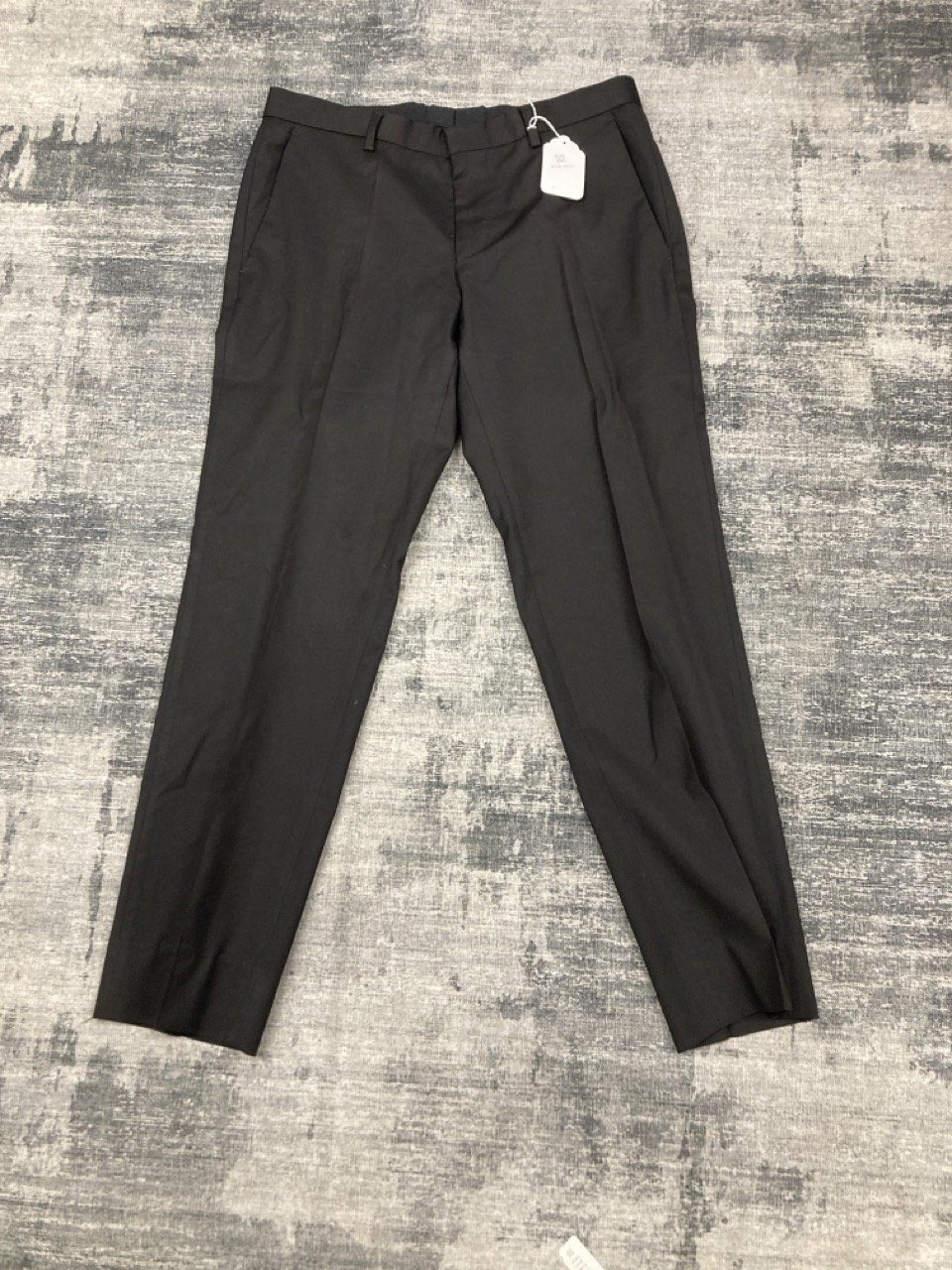 Lot 330  
            Edinburgh SR20 - Delivery Only 

                
HUGO BOSS TAILORED TROUSERS IN BLACK WOOL SIZE UK 46: LOCATION - RAIL 1