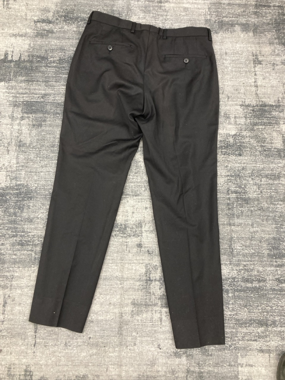 Lot 330  
            Edinburgh SR20 - Delivery Only 

                
HUGO BOSS TAILORED TROUSERS IN BLACK WOOL SIZE UK 46: LOCATION - RAIL 1