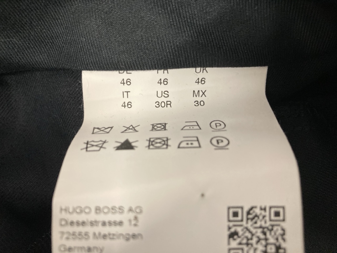 Lot 330  
            Edinburgh SR20 - Delivery Only 

                
HUGO BOSS TAILORED TROUSERS IN BLACK WOOL SIZE UK 46: LOCATION - RAIL 1