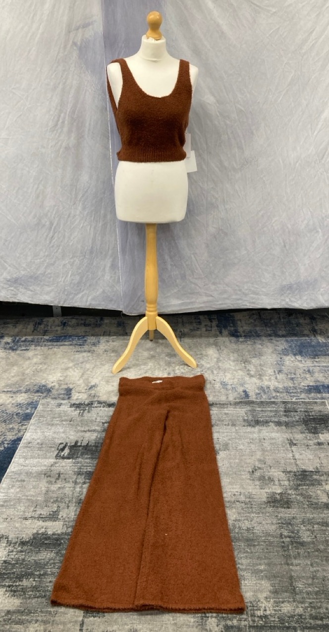 Lot 35  
            Edinburgh SR20 - Delivery Only 

                
REFORMATION + NET SUSTAIN ISLE BOUCLÉ CROPPED TOP AND WIDE-LEG PANTS SET IN BROWN...