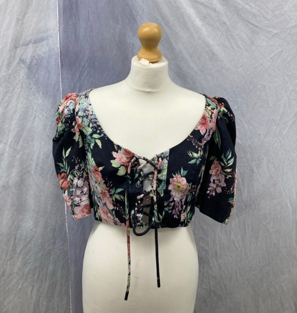 Lot 36  
            Edinburgh SR20 - Delivery Only 

                
ZIMMERMANN BELLITUDE CROPPED LACE-UP  TOP IN FLORAL PRINT LINEN SIZE 3 : LOCATION...