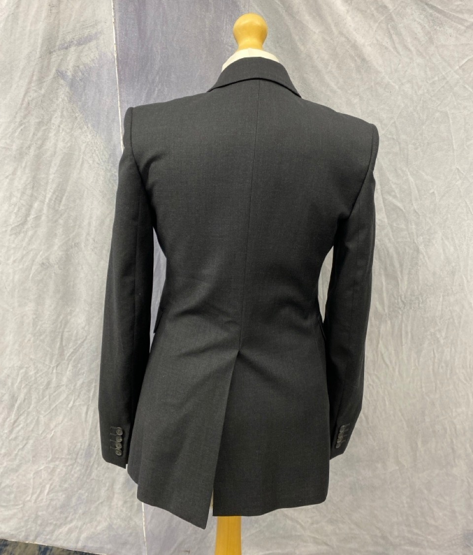 Lot 38  
            Edinburgh SR20 - Delivery Only 

                
JOSEPH TAILORED SLIM FIT BLAZER IN GREY WOOL SIZE 36: LOCATION - RAIL 3