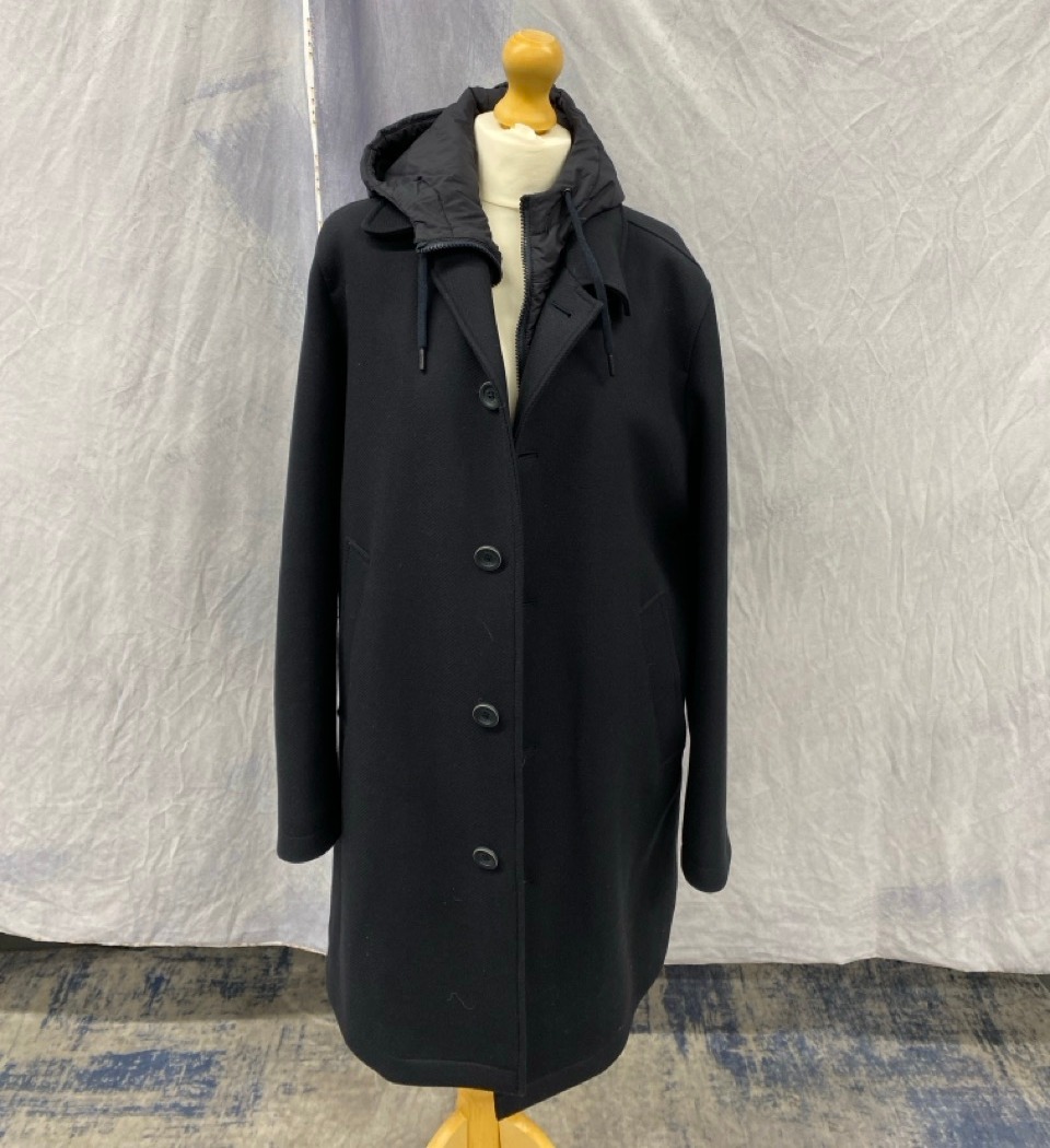 Lot 39  
            Edinburgh SR20 - Delivery Only 

                
HERNO CAR COAT WITH HOODED JACKET GILET IN BLACK WOOL SIZE 48: LOCATION - RAIL 3