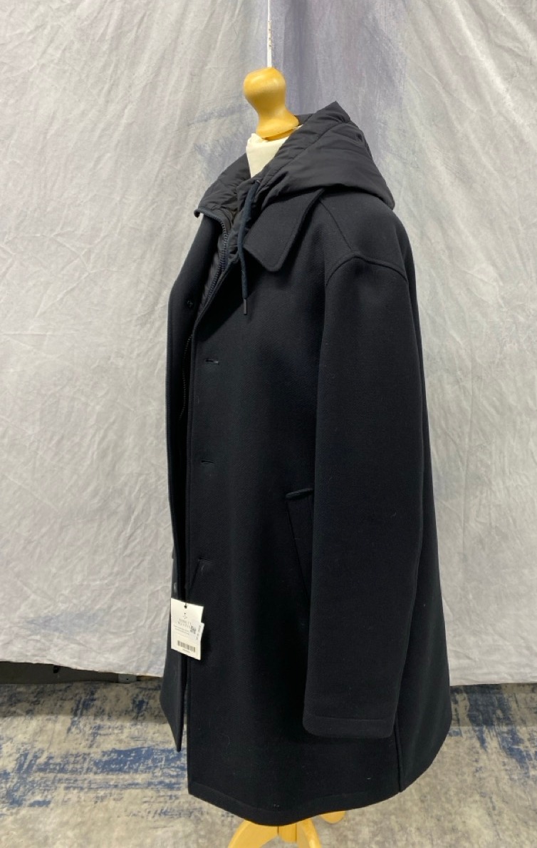 Lot 39  
            Edinburgh SR20 - Delivery Only 

                
HERNO CAR COAT WITH HOODED JACKET GILET IN BLACK WOOL SIZE 48: LOCATION - RAIL 3
