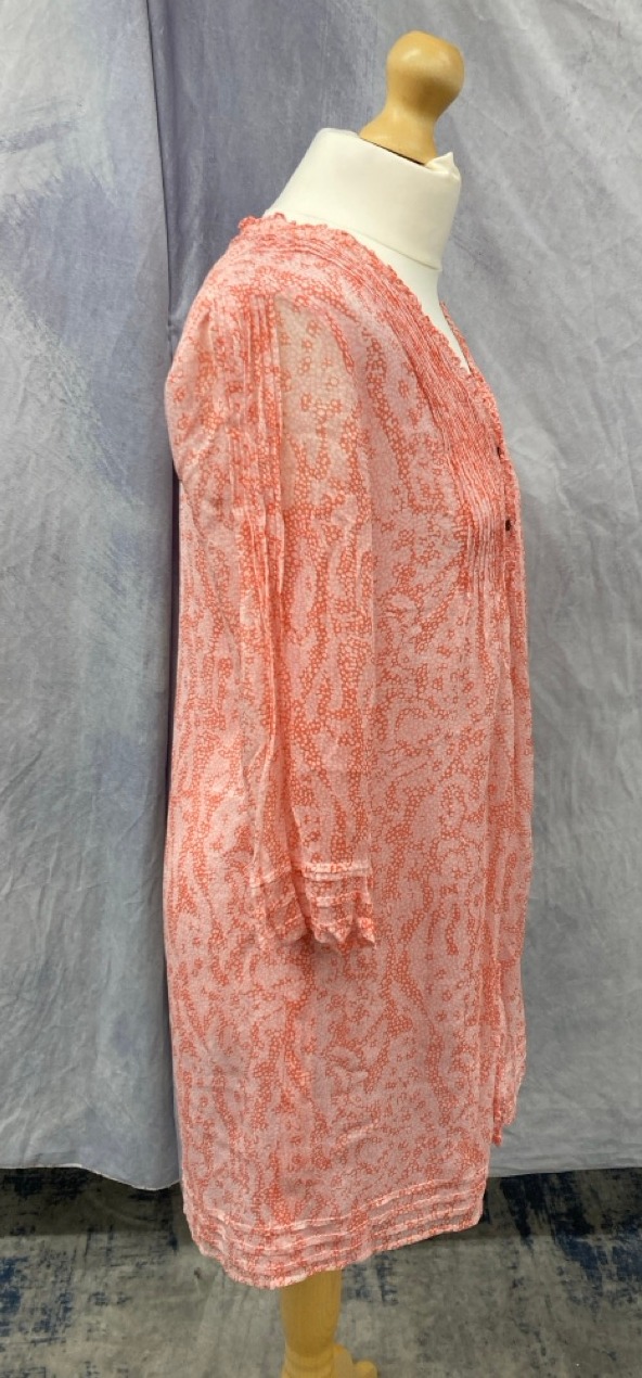 Lot 3  
            Edinburgh SR20 - Delivery Only 

                
DIANE VON FURSTENBERG PLEATED PRINTED MINI DRESS IN PINK SILK SIZE 0: LOCATION - ...