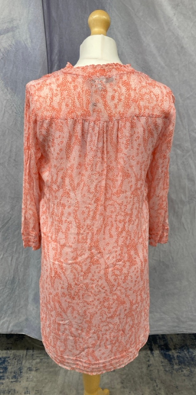 Lot 3  
            Edinburgh SR20 - Delivery Only 

                
DIANE VON FURSTENBERG PLEATED PRINTED MINI DRESS IN PINK SILK SIZE 0: LOCATION - ...